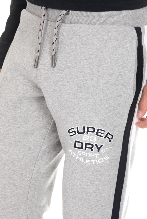 SUPERDRY-Ανδρικό παντελόνι φόρμας SUPERDRY HERITAGE APPLIQUE γκρι
