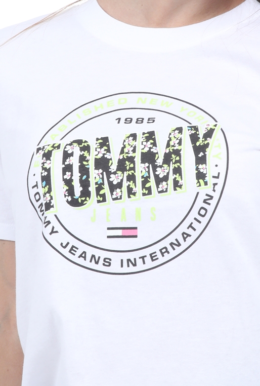 TOMMY HILFIGER-Γυναικεία κοντομάνικη μπλούζα TOMMY HILFIGER  λευκή 